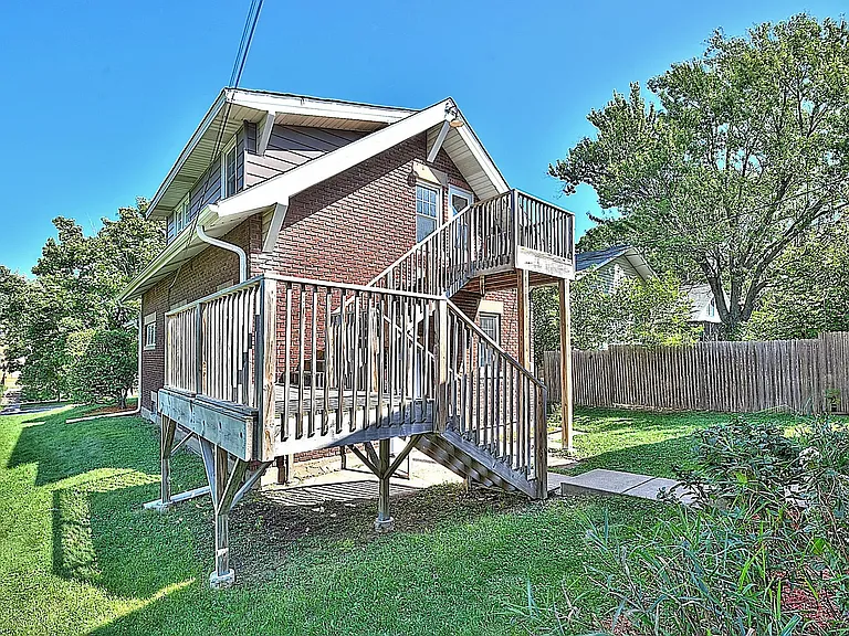 1698 Ross Ave — Photo 8