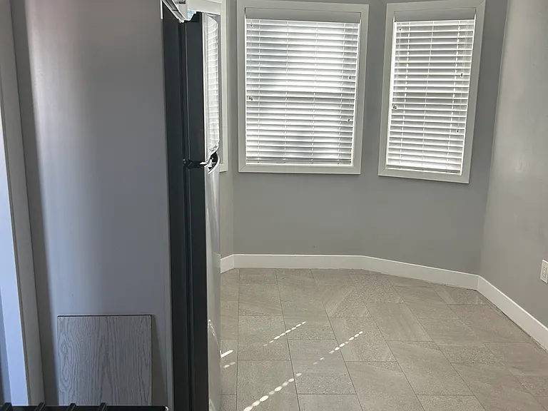 2617 1/2 Hillcrest Dr — Photo 10