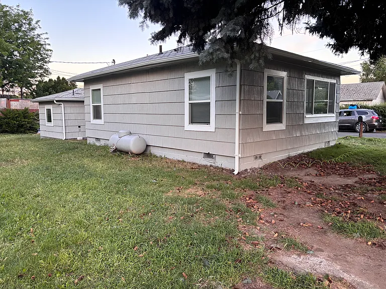 783 Floral Ct — Photo 3
