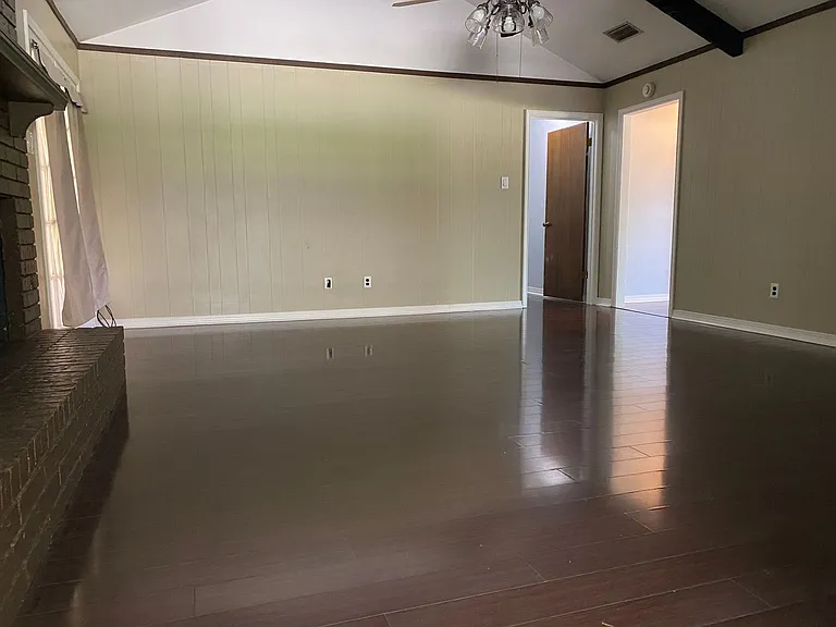 601 Rock Hollow Dr — Photo 12