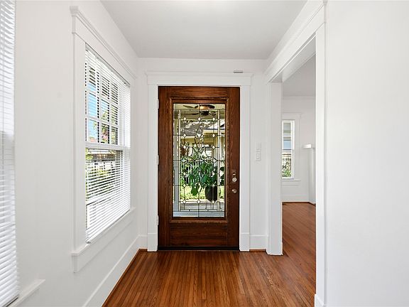 5th image of 611 W Main St
