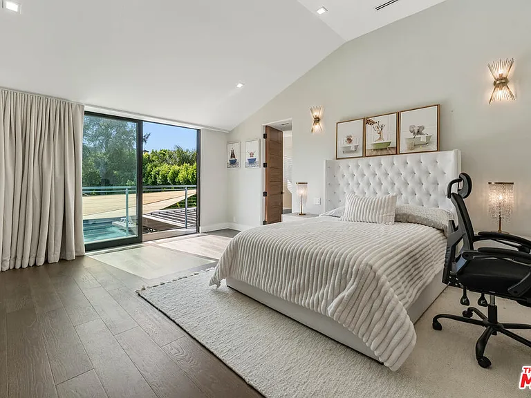 5415 Amestoy Ave — Photo 47