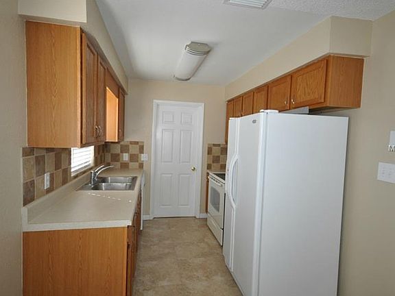4th image of 233 N Summit Ave