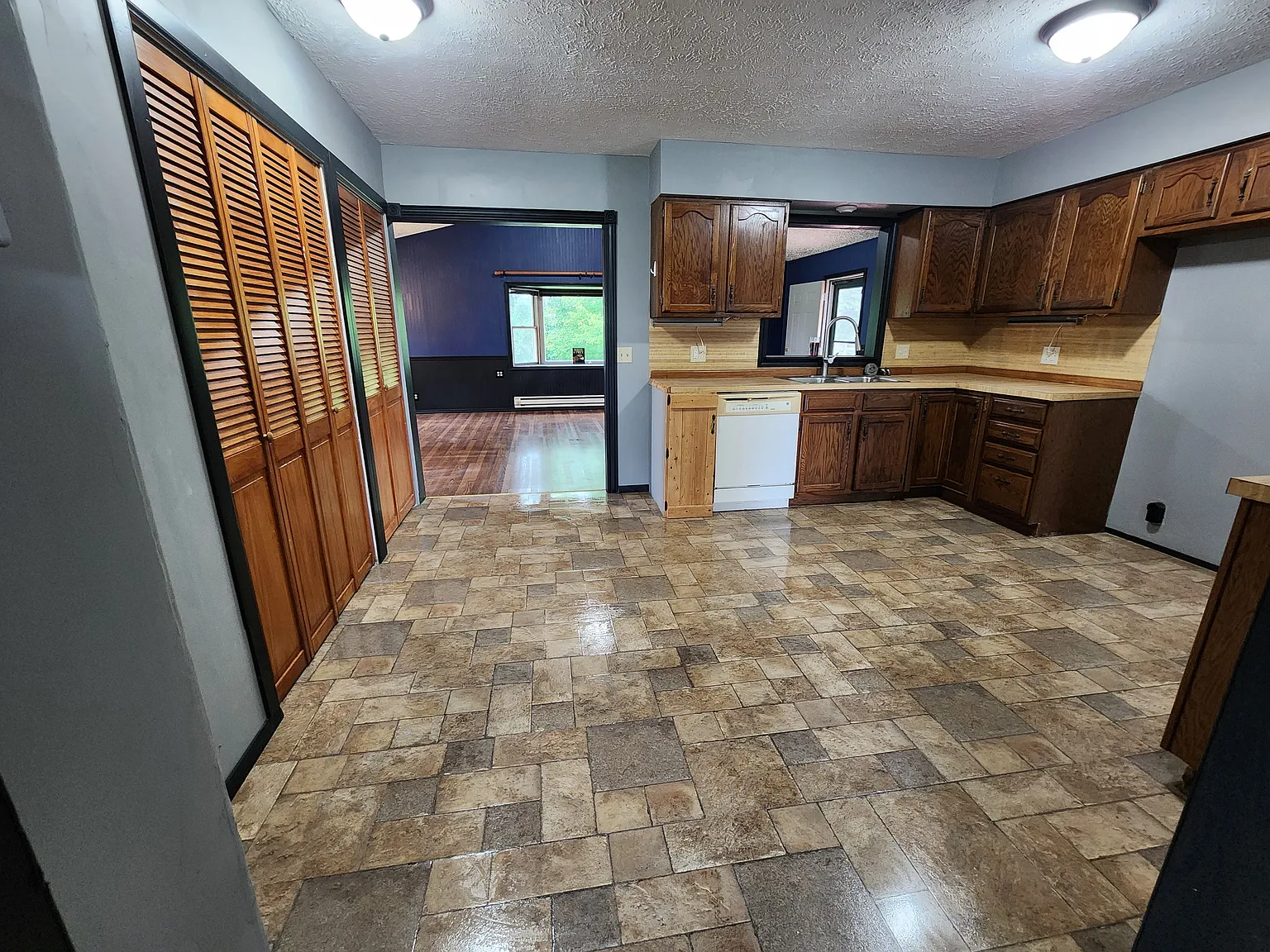 3 bed, 1424 sqft, $1,995 — Photo 4