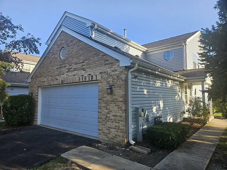 10 King Dr — Photo 2
