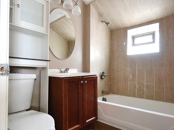 5th image of 3837 N Kedzie Ave #2