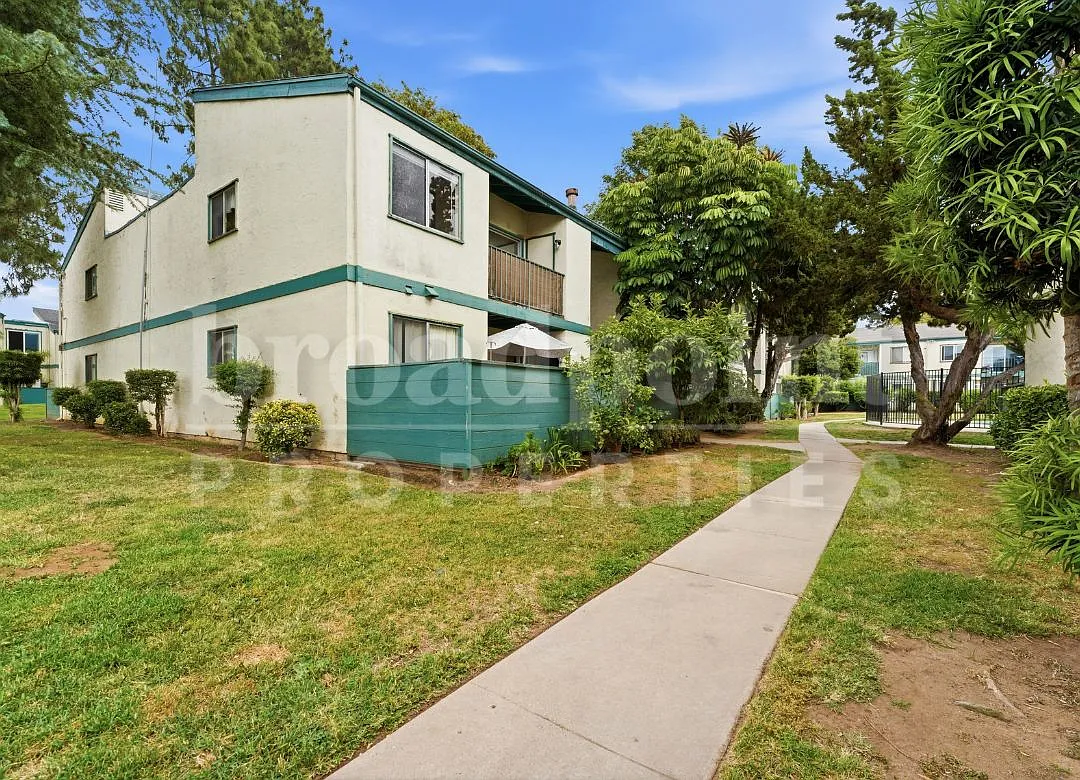 1 bed, 709 sqft, $1,895 — Photo 1