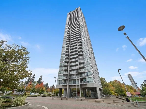 13618 100th Ave #2701, Surrey, BC V3T 0A8