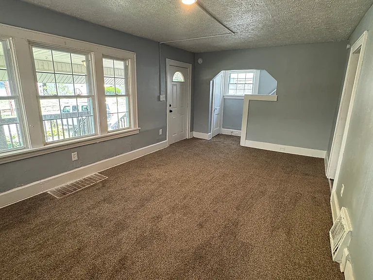 910 Whittier Ave — Photo 2