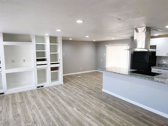 2nd image of 2217 N Dresden