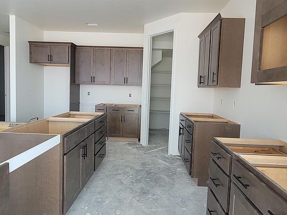 3rd image of 824 Gold Dust Ln