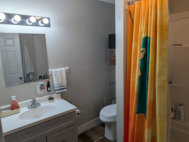 727 Drake St — Photo 3