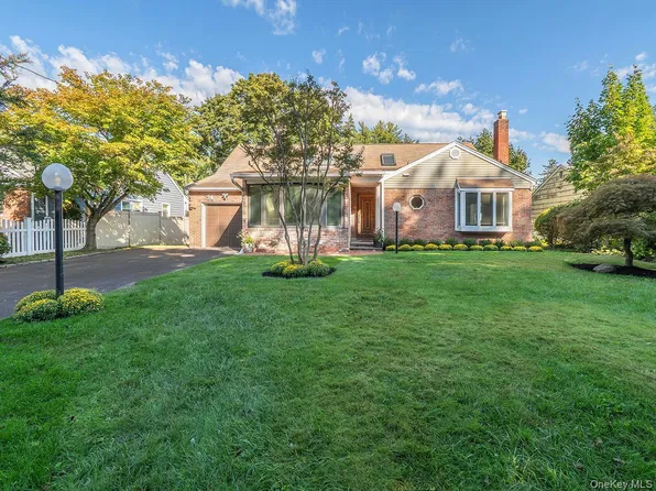 24 Downing Avenue, Sea Cliff, NY 11579