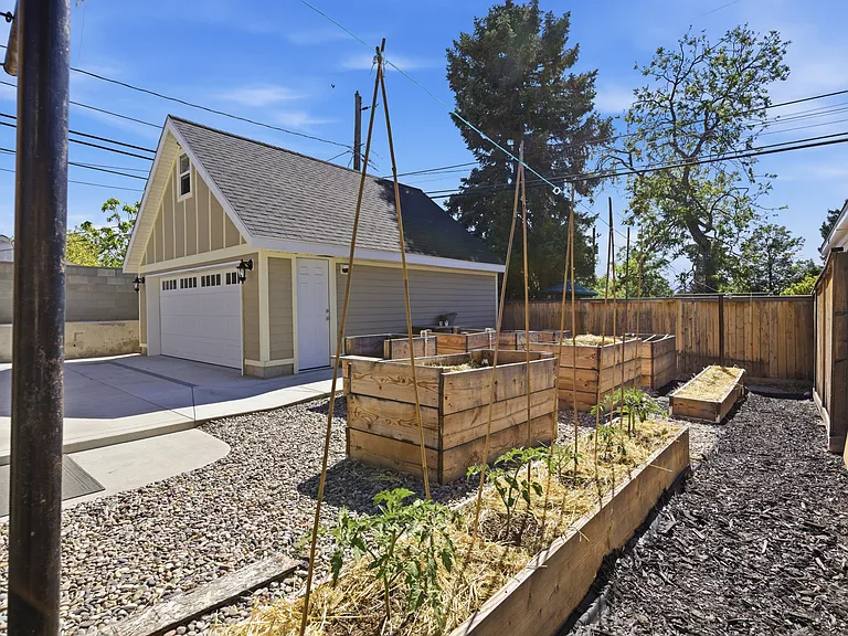 2254 S Texas St — Photo 30