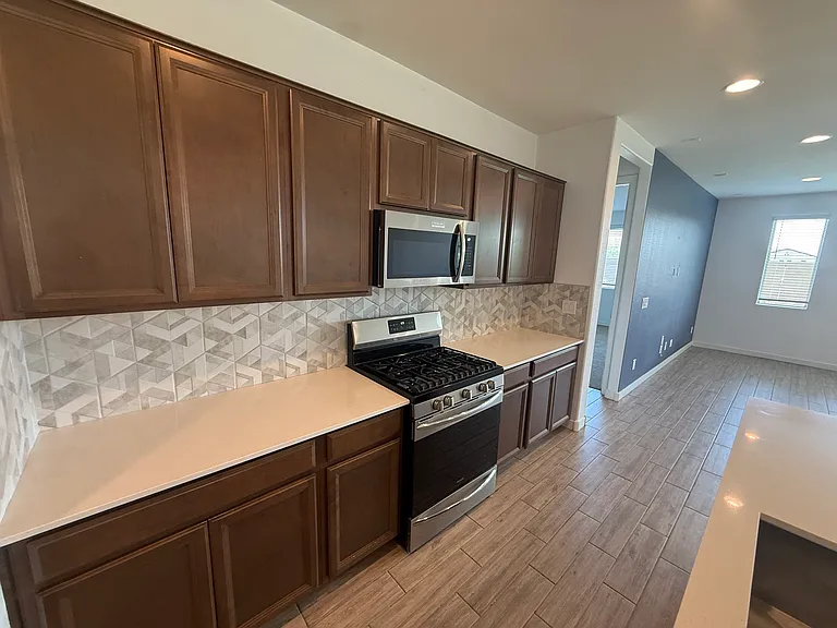 19145 W Coolidge St — Photo 10