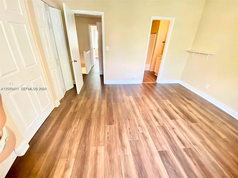 2864 Cambridge Ln — Photo 7