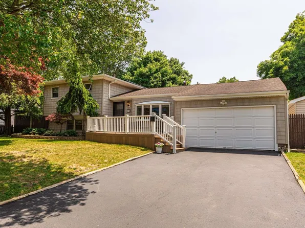 24 Weiss Place, Deer Park, NY 11729