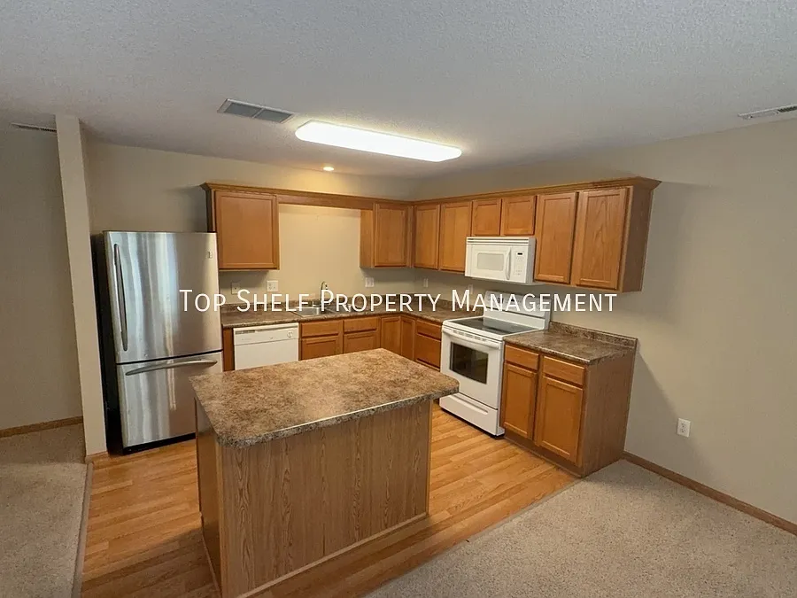 2 bed, 1.5 bath, 1056 sqft, $1,445 — Photo 2
