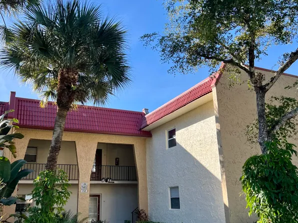 156 Lake Evelyn Drive, West Palm Beach, FL 33411