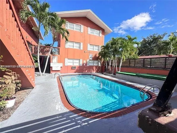 421 NE 68th St APT 12, Miami, FL 33138