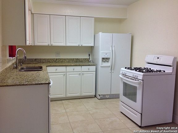 5th image of 303 Addax Dr