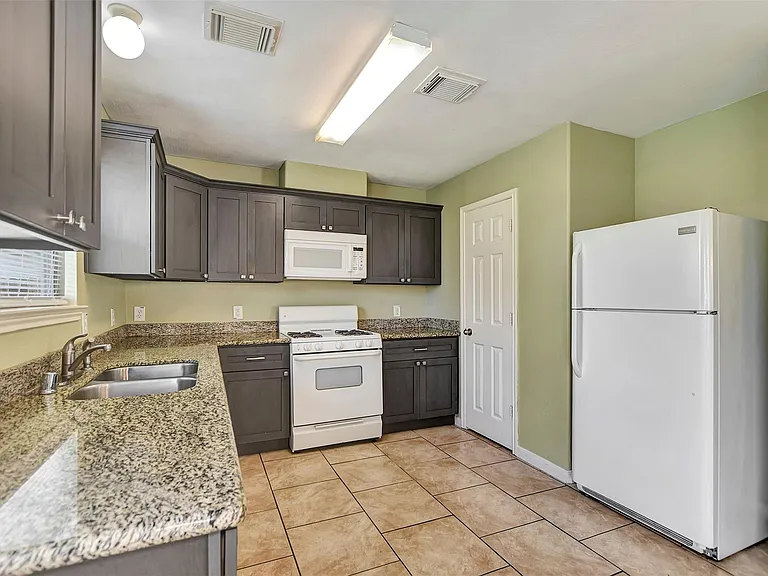 2618 Shearwater Bend Dr — Photo 16
