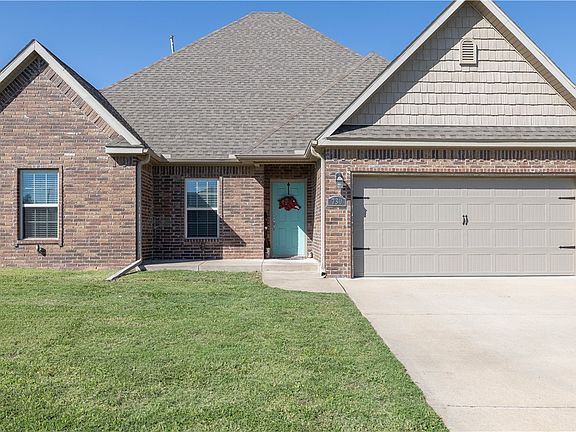 2nd image of 730 Saddlehorn Dr