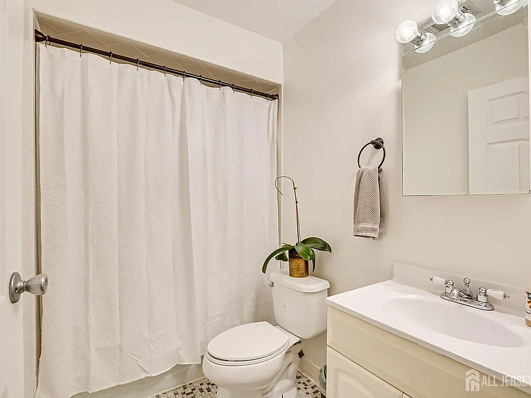 30 Prospect St #2 — Photo 17