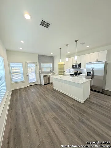 627 Essex St — Photo 3
