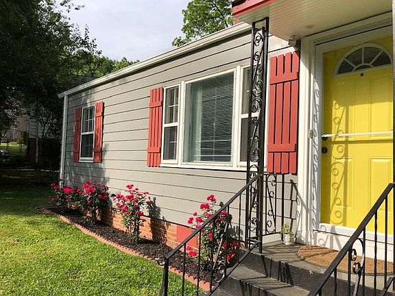 3rd image of 317 Phillips Dr SE