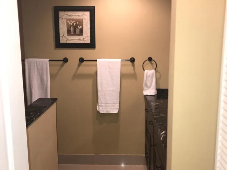 entrance into 2nd bathroom
