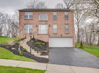 135 Elmhurst Dr, Coraopolis, PA