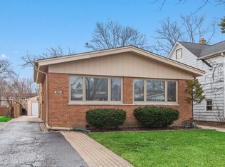 3027 Greenleaf Ave, Wilmette, IL 60091