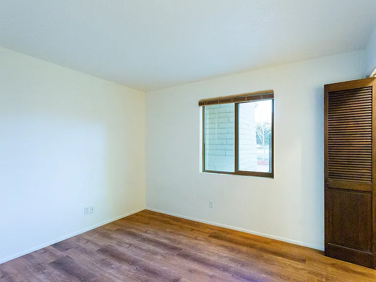 1714 W Meadow Hills Dr — Photo 24