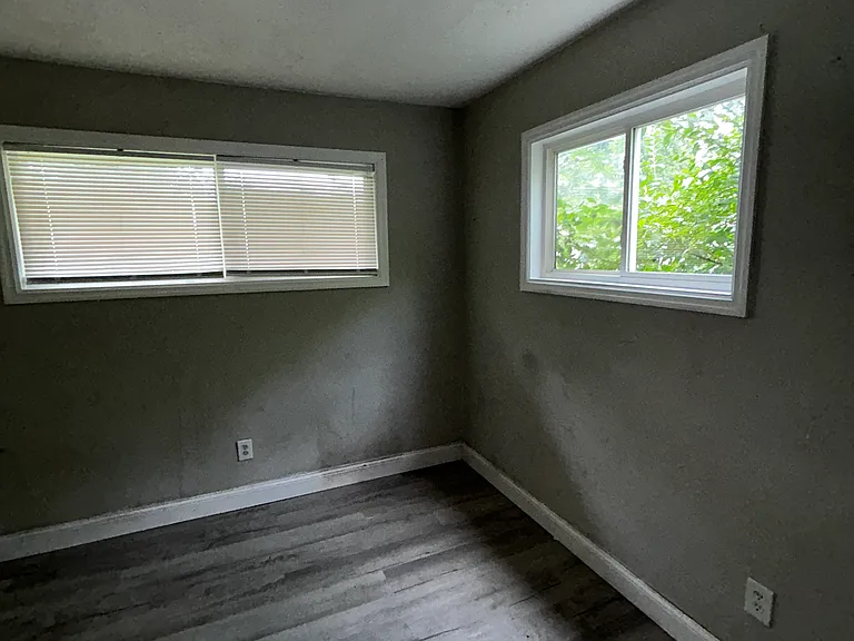 Andrews Dr — Photo 7