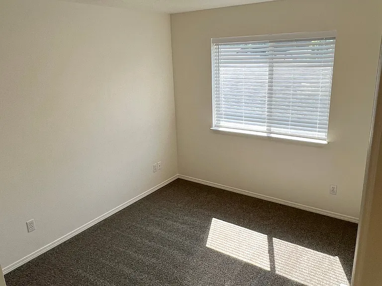 1217 Forsythia Ave — Photo 12