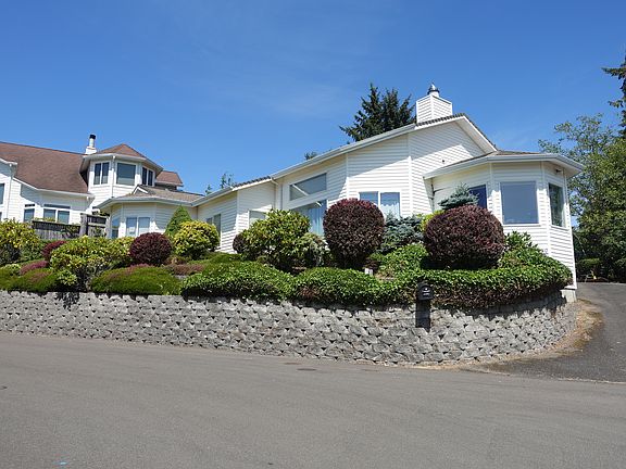 2nd image of 3640 Ocean View Dr