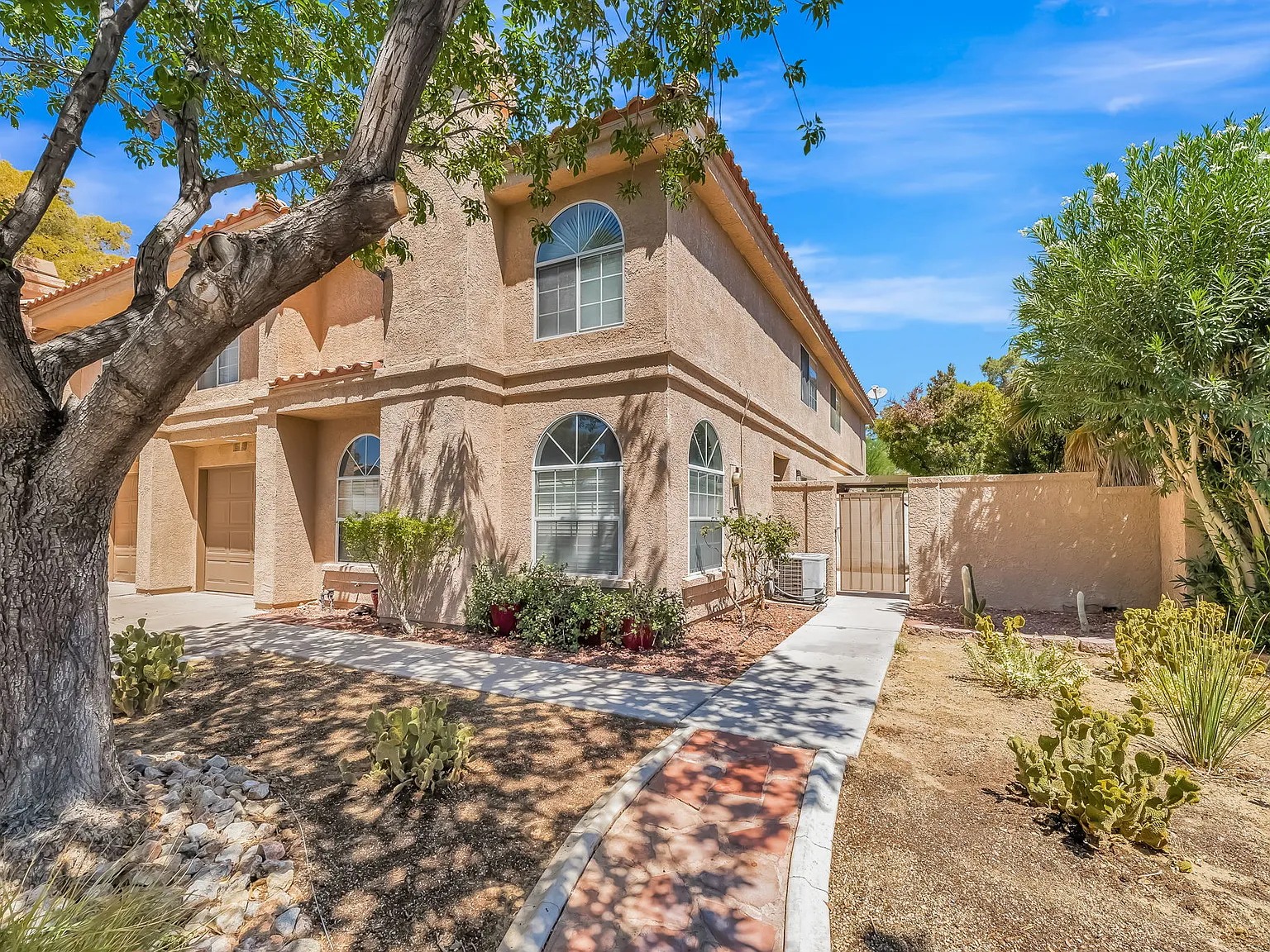 3 bed, 2.5 bath, 1600 sqft, $2,150 — Photo 3