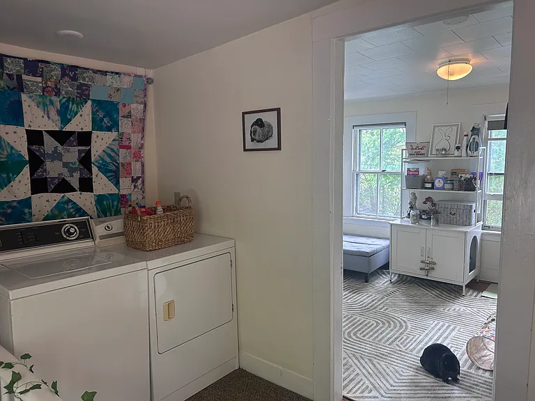 319 E Court St — Photo 8