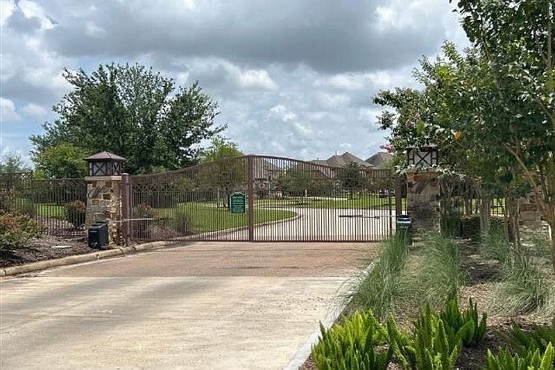 1st image of 15406 Thompson Ridge Dr