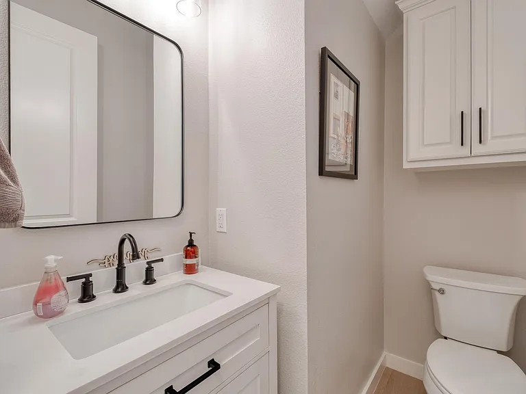 2117 McBee St — Photo 9