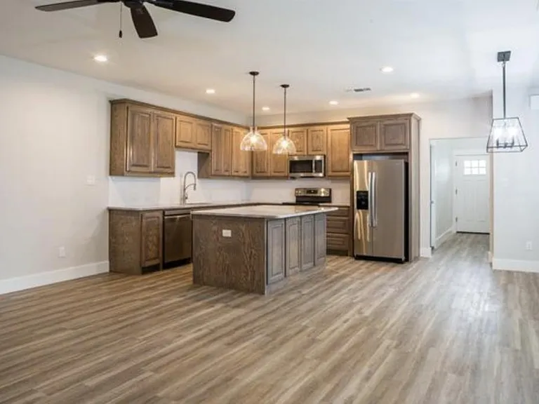 523 N Preston St — Photo 4