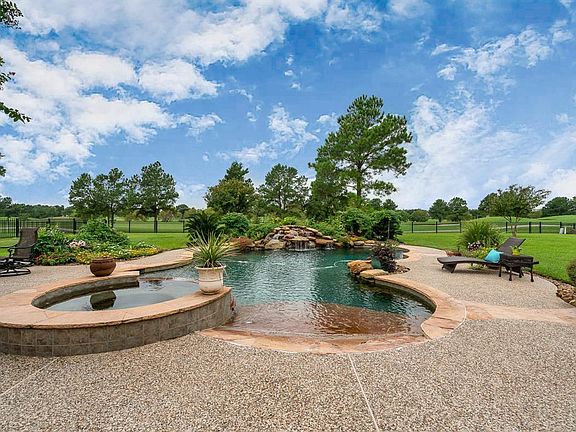 Located on the golf course it feels like you're on acres while being located in a Klein ISD subdivision zoned to the new Klein Cain High School. See all the subdivision has to offer in the last of the pictures.