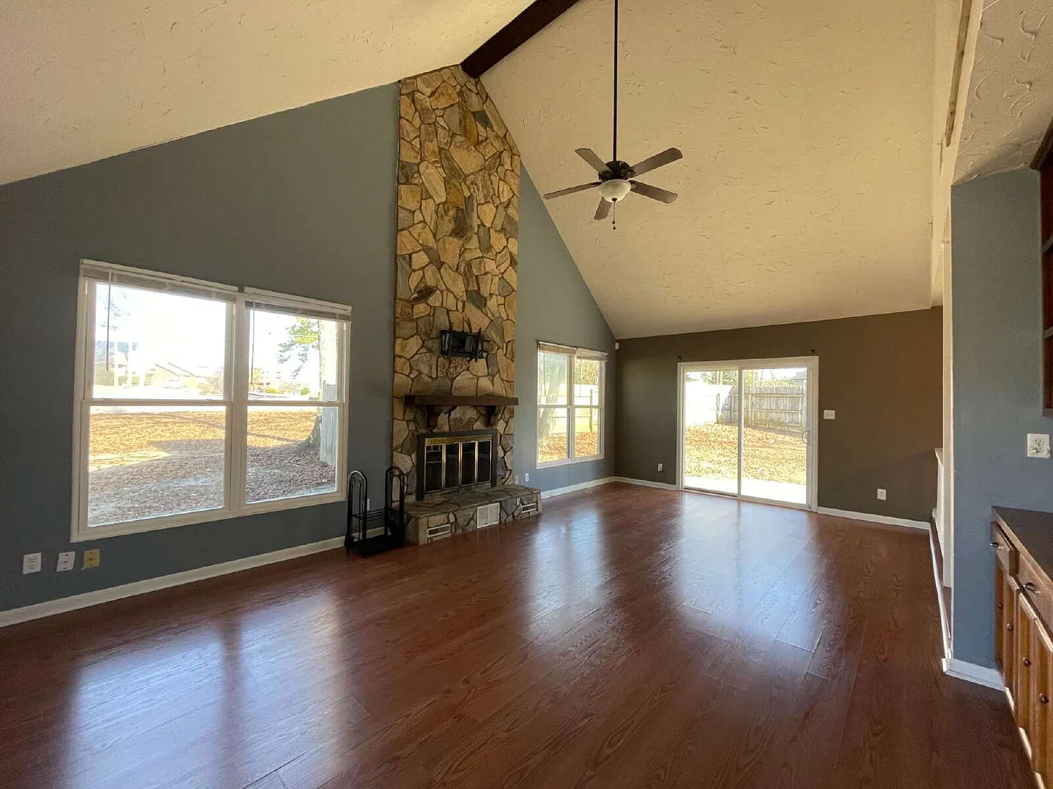 3 bed, 2.0 bath, 1526 sqft, $1,650 — Photo 3