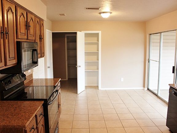 2nd image of 1033 Alexandria Ave