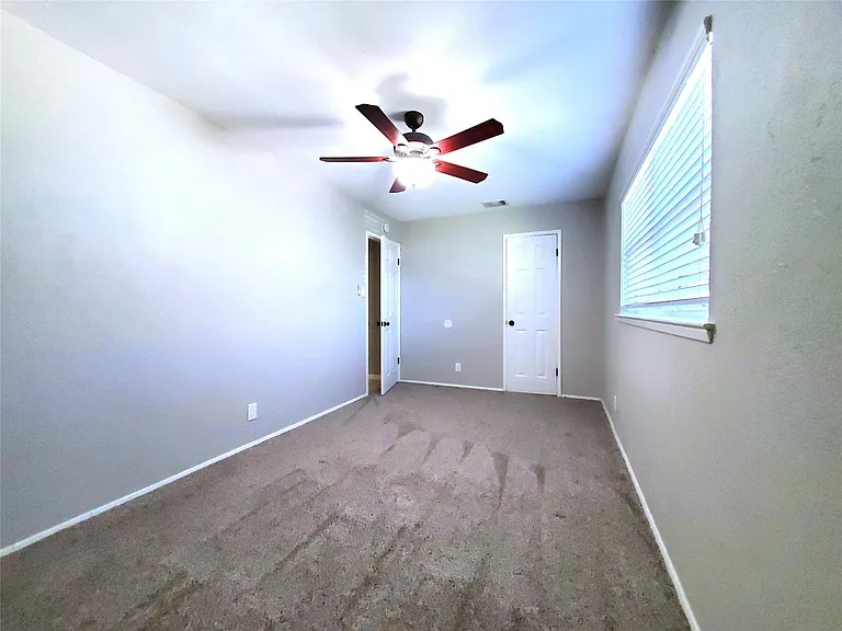 806 Greenhaven Dr — Photo 14