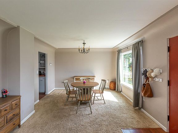 5th image of 808 8th Streeet St