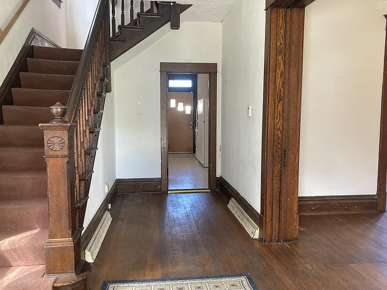 212 Grand St — Photo 4
