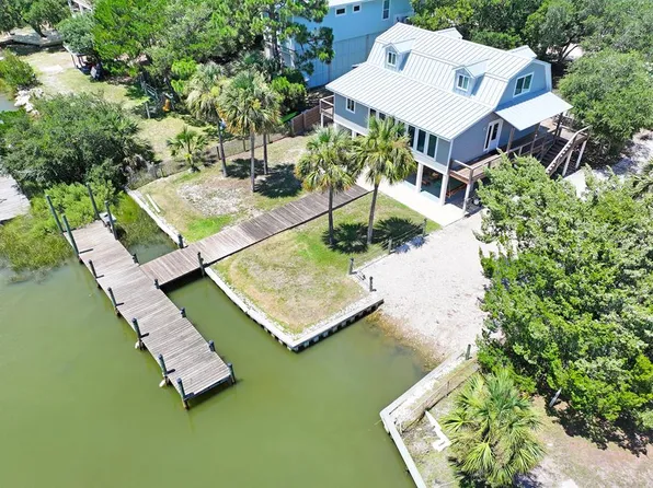 304 Wing St, Eastpoint, FL 32328