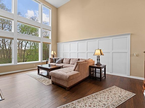 4th image of 334 W Whispering Ln